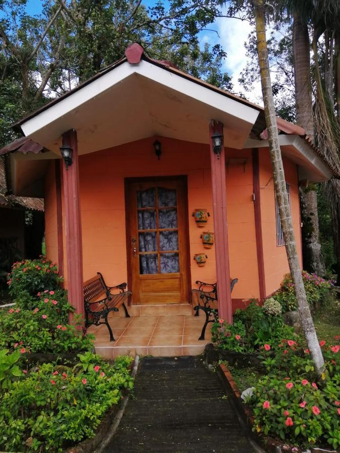 Cabanas Mountain River Lake Inn Nueva California Esterno foto